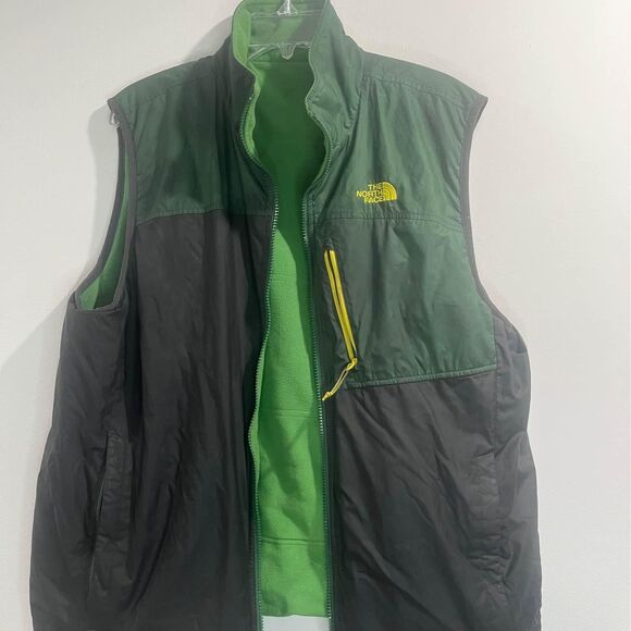 Other - green reversible mens north face vest Large